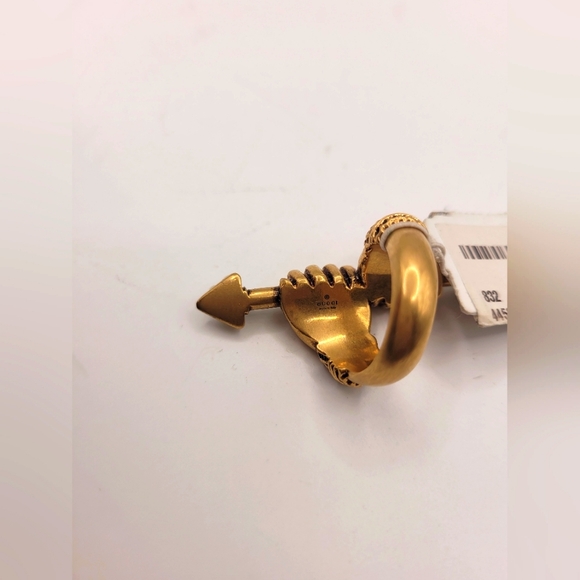 Sold.Gucci Faux Pearl Hand And Arrow Ring - Picture 3 of 4